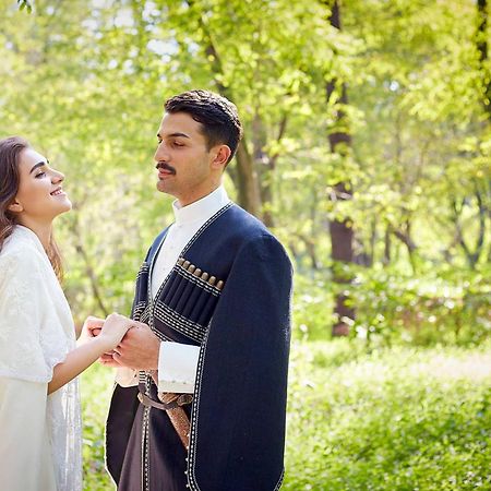 Paragraph Resort & Spa Shekvetili, Autograph Collection Extérieur photo Azeri couple in national clothes