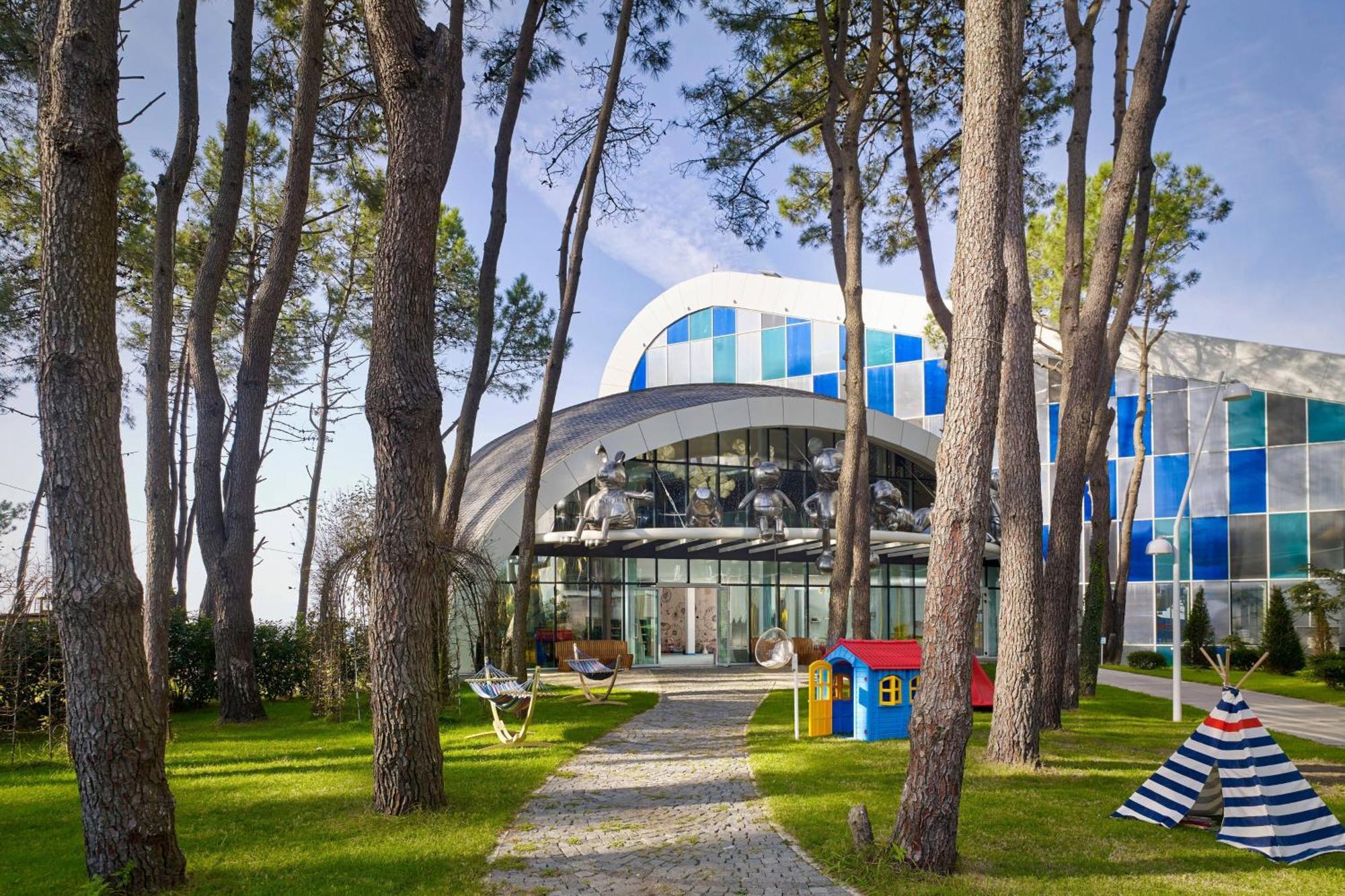 Paragraph Resort & Spa Shekvetili, Autograph Collection Extérieur photo The resort's main building