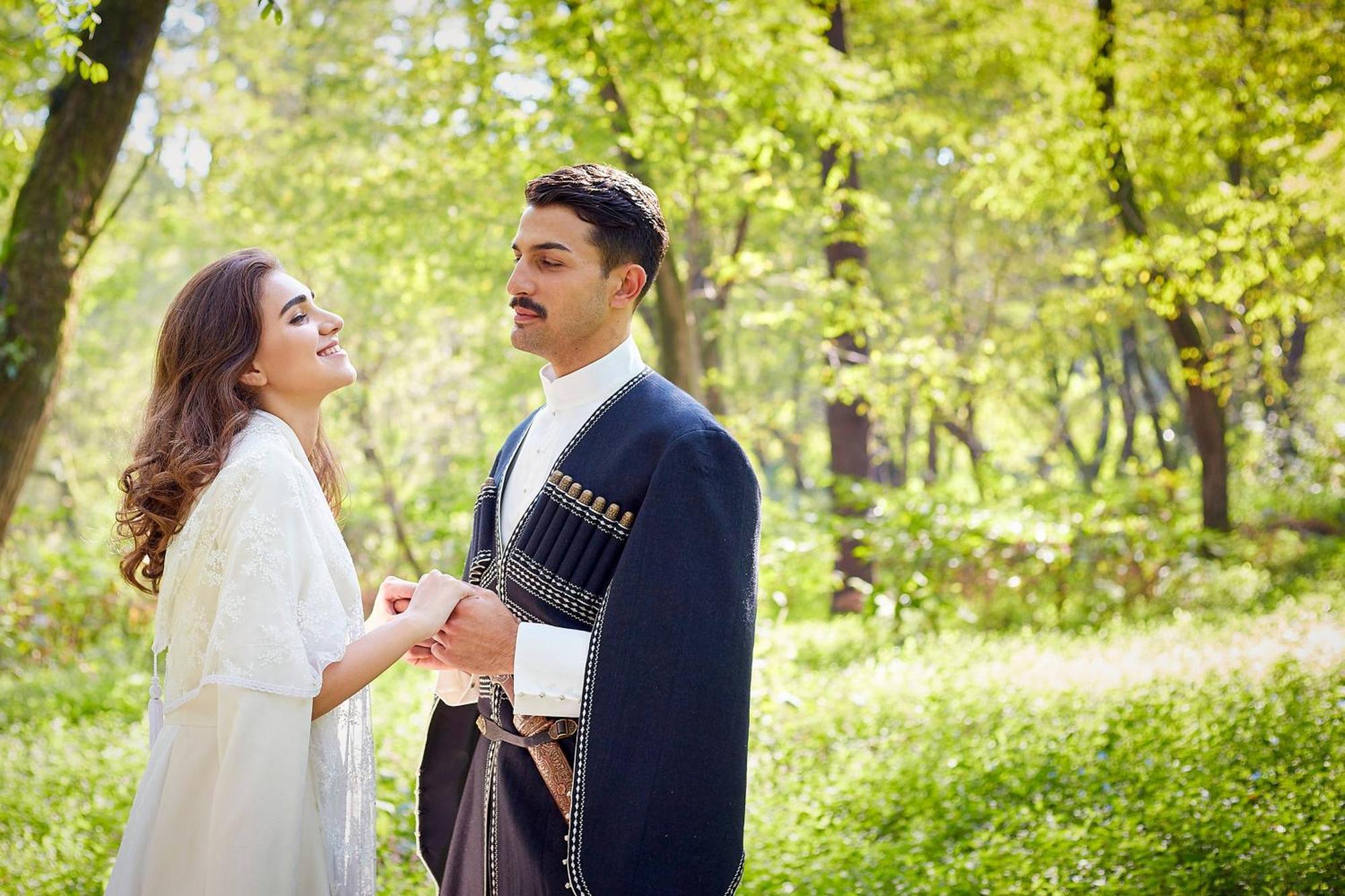 Paragraph Resort & Spa Shekvetili, Autograph Collection Extérieur photo Azeri couple in national clothes