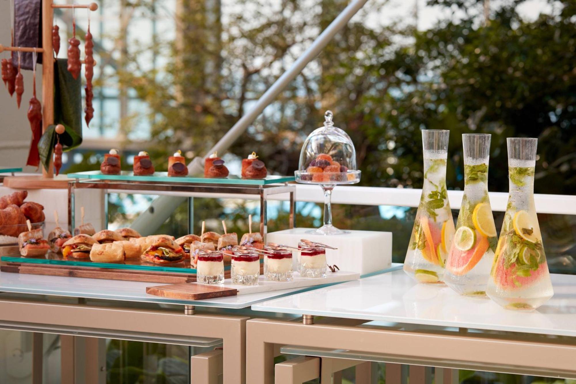 Paragraph Resort & Spa Shekvetili, Autograph Collection Extérieur photo A buffet at a hotel