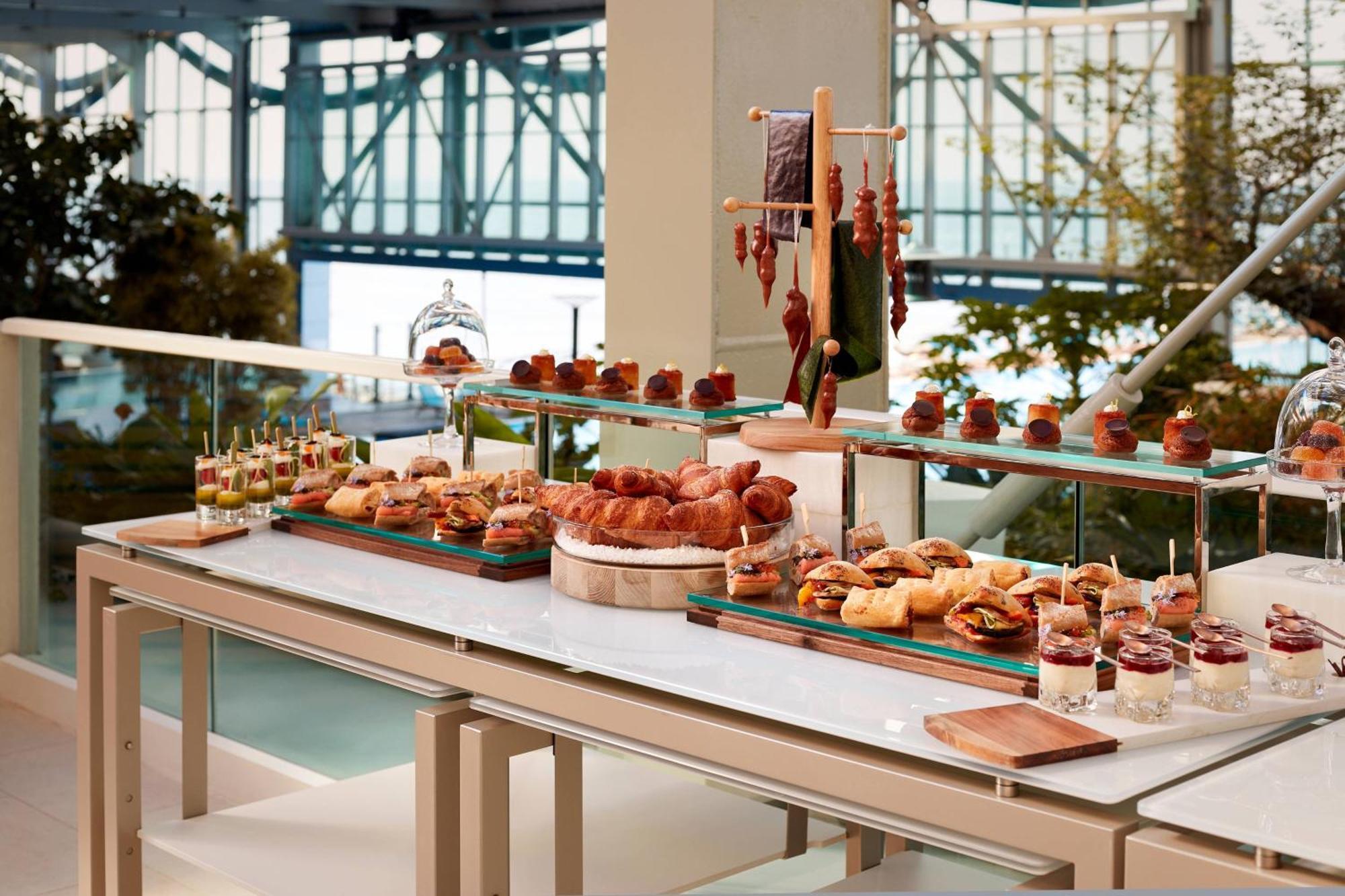 Paragraph Resort & Spa Shekvetili, Autograph Collection Extérieur photo A buffet at a hotel